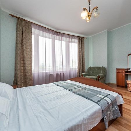 Комфортная Квартира На Метро Осокорки Kiev Exterior foto