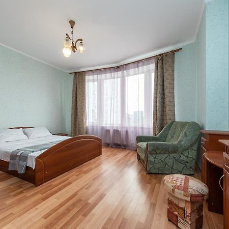 Комфортная Квартира На Метро Осокорки Kiev Exterior foto