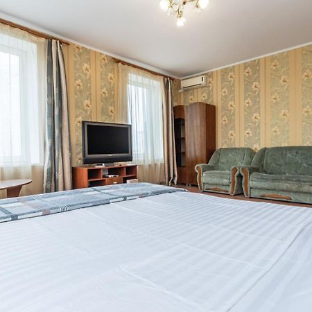 Комфортная Квартира На Метро Осокорки Kiev Exterior foto