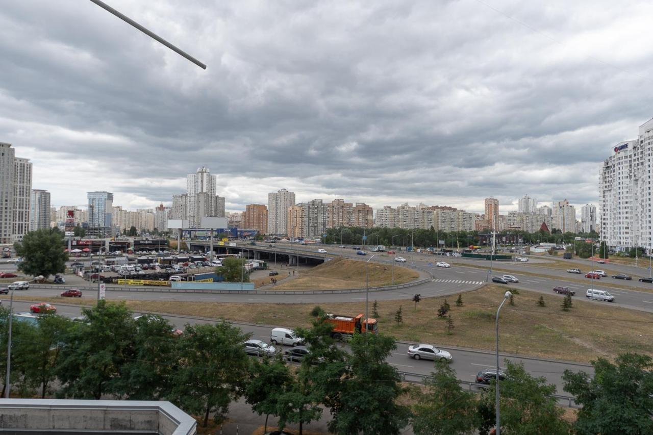 Комфортная Квартира На Метро Осокорки Kiev Exterior foto