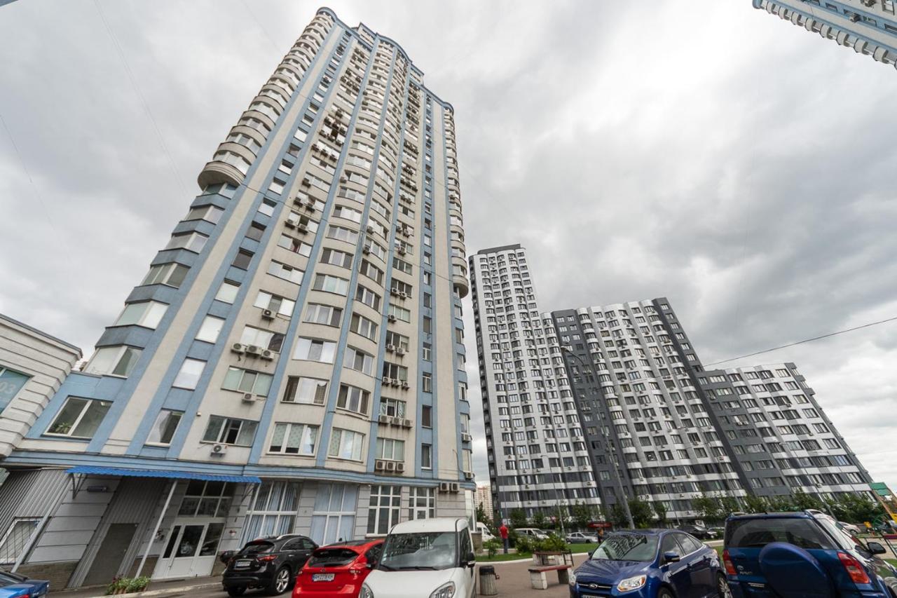 Комфортная Квартира На Метро Осокорки Kiev Exterior foto