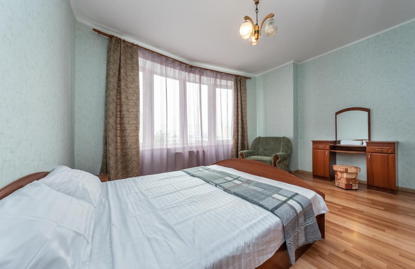 Комфортная Квартира На Метро Осокорки Kiev Exterior foto
