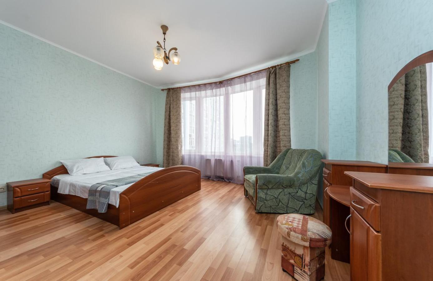 Комфортная Квартира На Метро Осокорки Kiev Exterior foto
